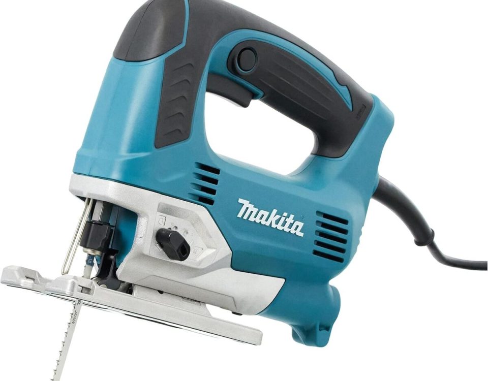 Test de la scie sauteuse Makita JV0600K : puissance et précision