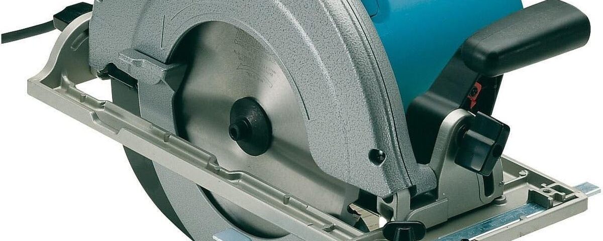Test de la scie circulaire Makita 2025 W Ø 235 mm, modèle 5903RK