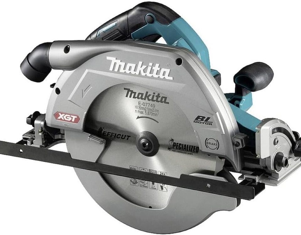 Test de la scie circulaire portative Makita HS011GT201 40V