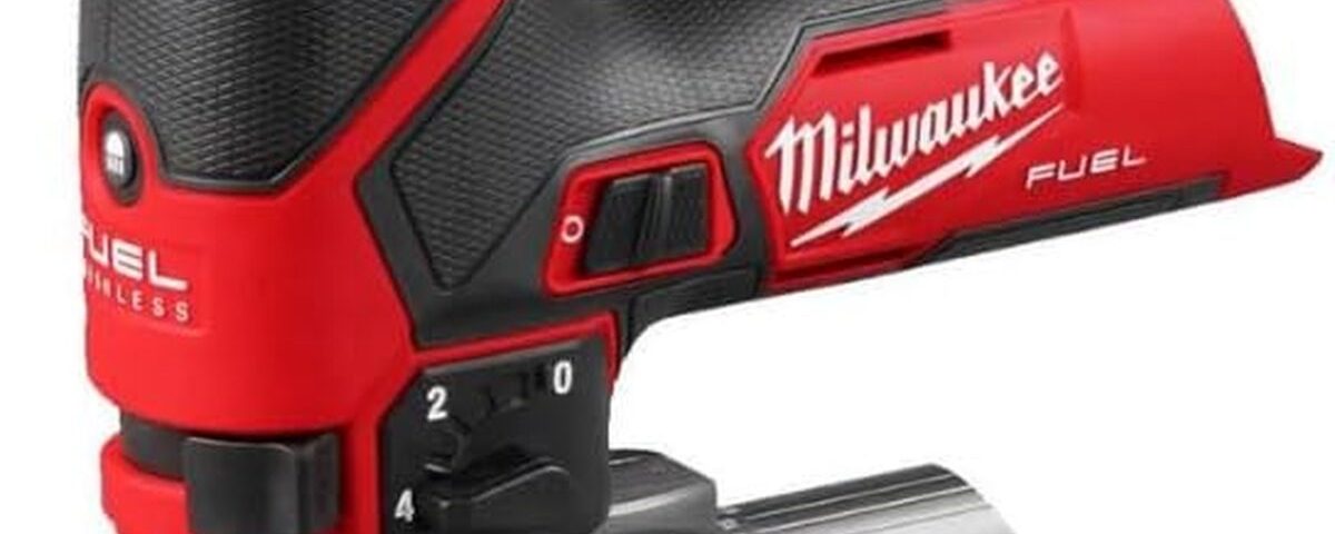 Test de la scie sauteuse sans fil Milwaukee M12FJS-0X