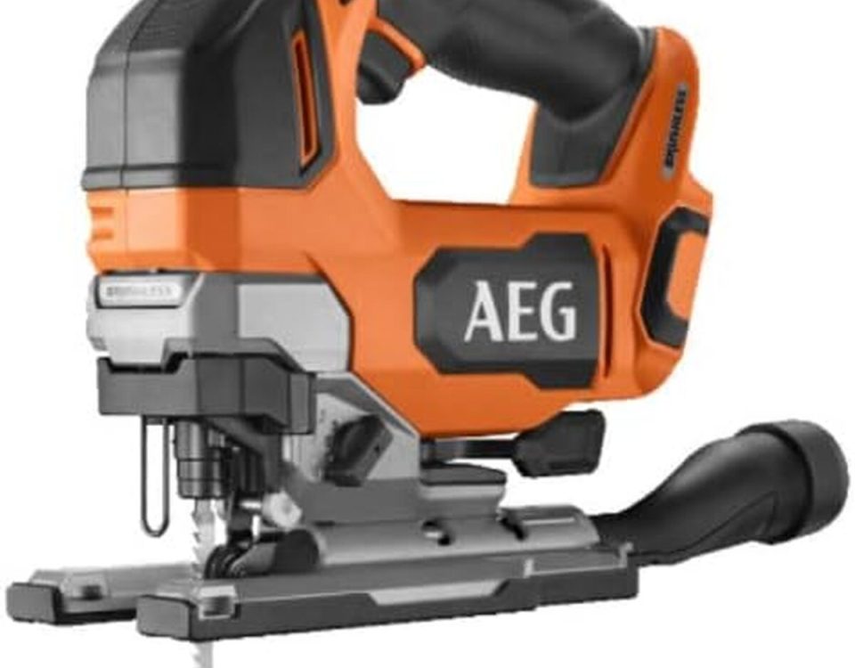 Test scie sauteuse AEG BST18X2-0 : précision 135mm sans batterie