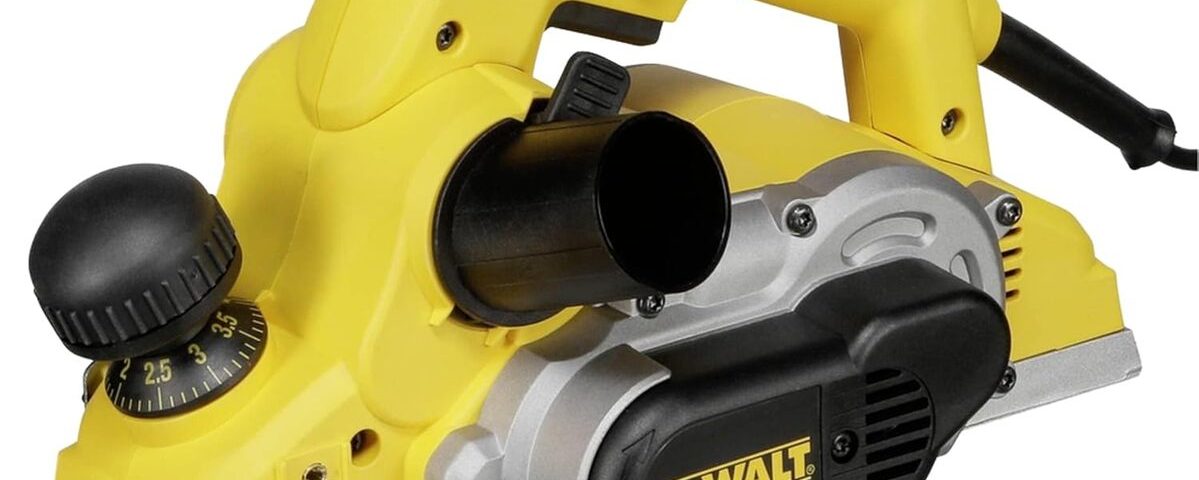 Test du rabot Dewalt D26500-QS : puissance et précision