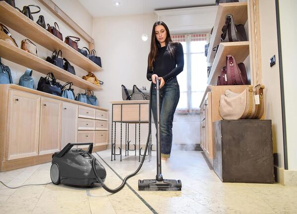 Lavor Nettoyeur Vapeur GV KONE', Température vapeur 143°C, puissance chaudière 2300W max, pression vapeur 4 bar max, ensemble complet d'accessoires fourni (13 pièces)