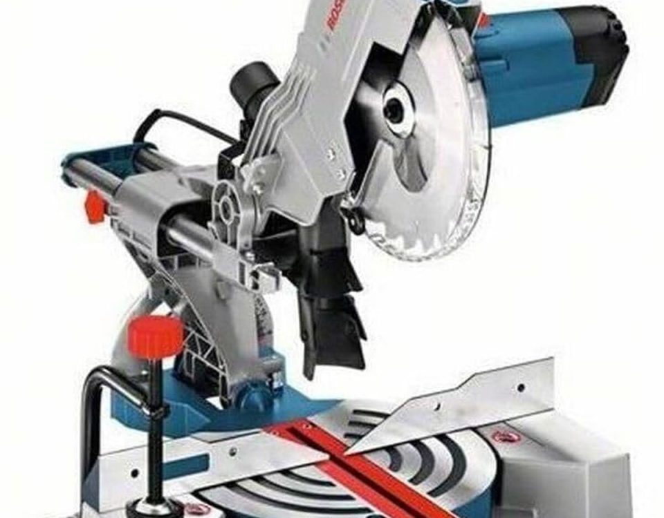 Test de la scie à onglets radiale Bosch GCM 800 SJ