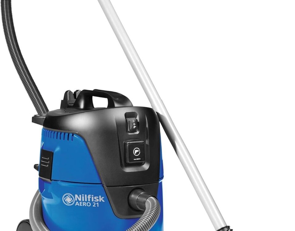 Test de l'aspirateur Nilfisk AERO 21-21 PC : l'industriel compact et puissant