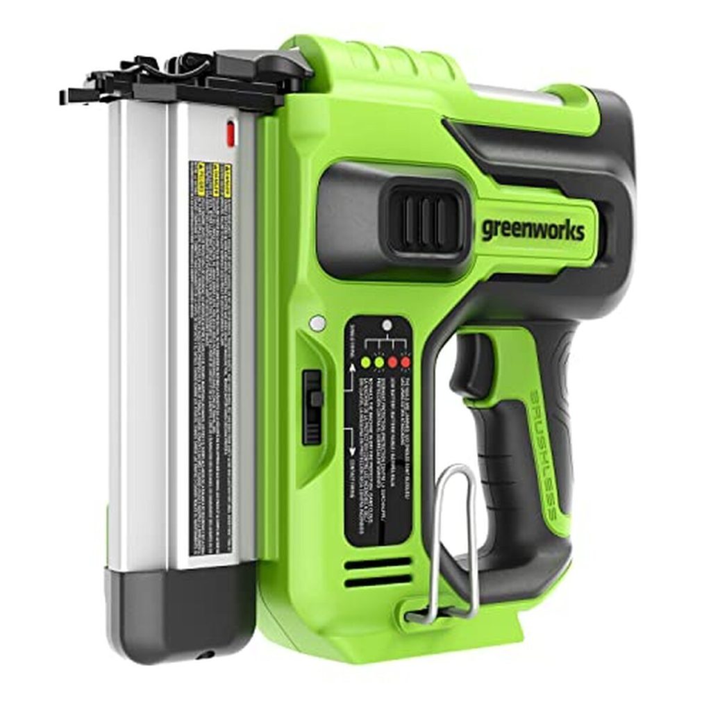 Test de la cloueuse sans fil Greenworks GD24BN : puissance et efficacité