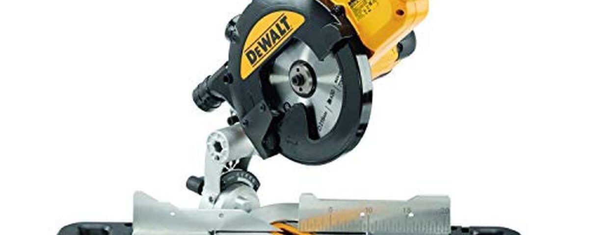 Test de la scie à onglet Dewalt DWS774-QS : puissance 1400W