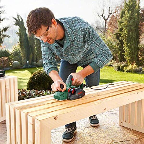 Découvrez notre essai détaillé du rabot filaire Bosch PHO 1500, un outil performant pour des travaux de précision. Évaluez ses caractéristiques et son efficacité pour des finitions impeccables.