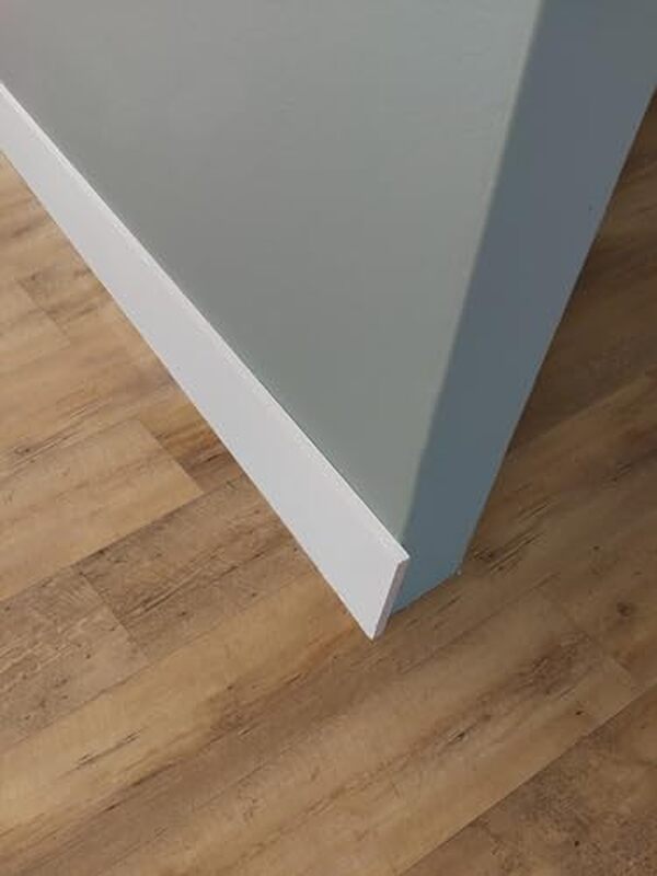 Découvrez notre test détaillé de la plinthe bois blanc MadeInNature 10 cm : qualité, installation et performance pour votre intérieur.