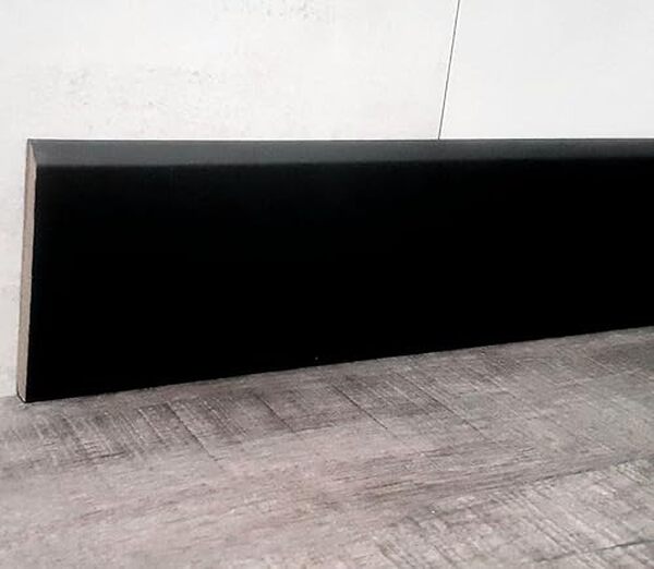 Découvrez notre test détaillé de la plinthe bois noir arrondie 24ml de MadeInNature : qualité, installation et performances pour vos intérieurs.