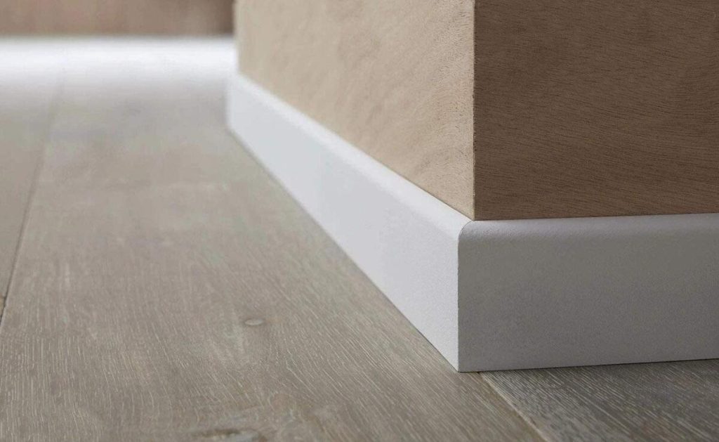 Test : plinthe MadeInNature médium prépeinte blanche, qualité française